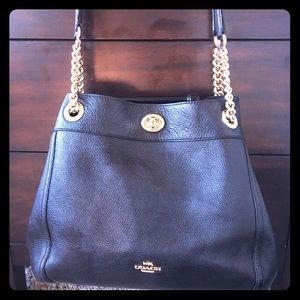 Coach Turnlock Edie Shoulder Bag. Black.